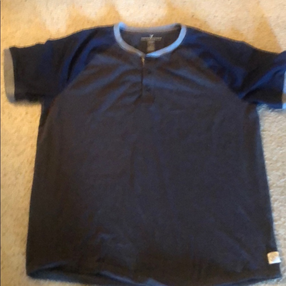 American Eagle 3 button T-shirt